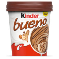 Kinder Bueno Lody mleczne o smaku orzechowym z sosem orzechowym i kawałkami ciastek 455 ml